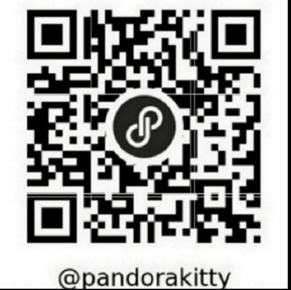 MINIMALIST Gold Heart Necklace & Earrings set - Picture 9 of 9